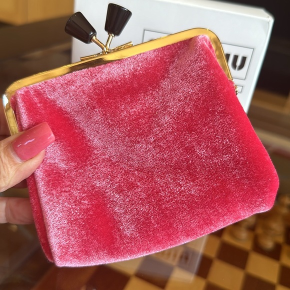NIB MIU MIU PINKISH KISSLOCK COIN PURSE 4.5 X 4.5 VELVETY FEEL - Picture 7 of 10